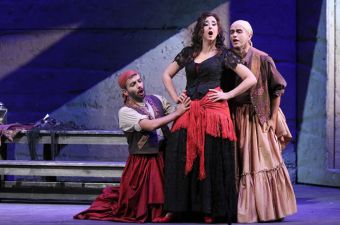 Bizet Carmen | Greek National Opera | Carmen: Mary-Ellen Nesi | Remendado: Nikos Stefanou | Dancaire: Haris Andrianos | photo © Stefanos