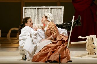 Mozart Le Nozze di Figaro | Greek National Opera | Cherubino: Mary-Ellen Nesi, Barbarina: Elpiniki Zervou | photo © Stefanos