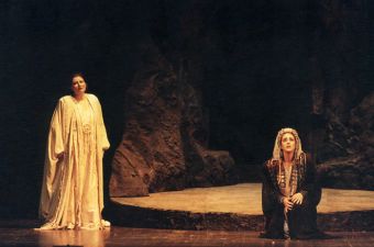 Bellini Norma | Greek National Opera | Norma: Dimitra Theodossiou, Adalgisa: Mary-Ellen Nesi | photo © Stefanos